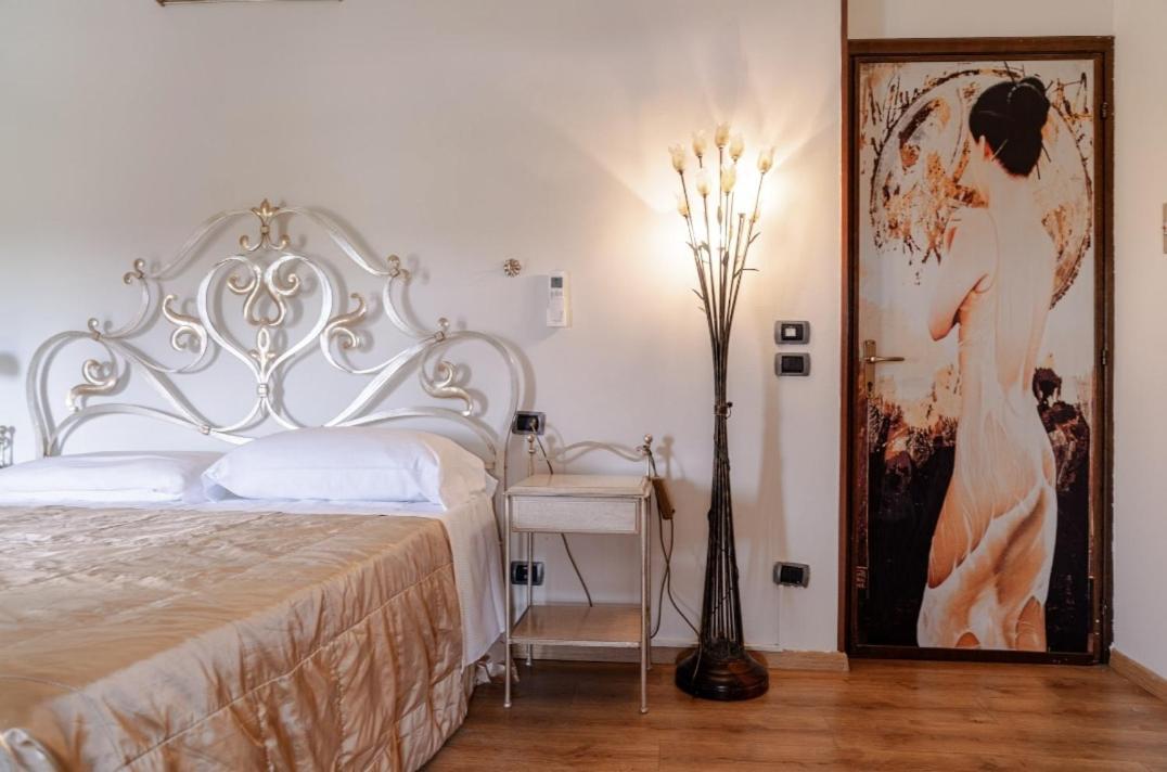 Manuela Le Quattro Coppe Hotel Desenzano del Garda Ngoại thất bức ảnh